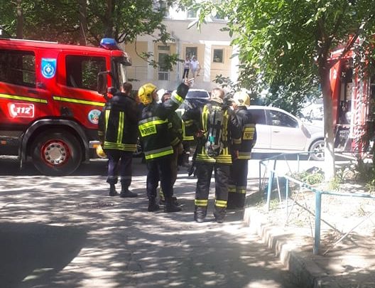 Photo of Incendiu într-un apartament din centrul capitalei. Trei copii, printre care și un bebeluș, scoși de vecini din casa cuprinsă de fum