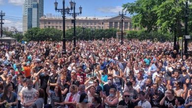 Photo of Proteste masive într-un oraș din Rusia. Circa 35.000 de persoane, revoltate de arestarea guvernatorului unei regiuni