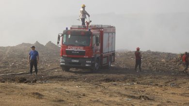 Photo of foto, video | Deja de două zile, pompierii luptă cu un incendiu din Anenii Noi. Focarele de ardere mocnesc în adâncime