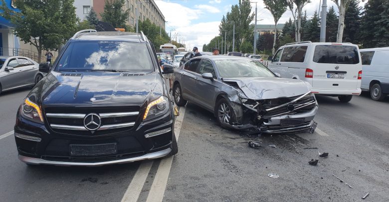Photo of foto, video | Veaceslav Platon, implicat într-un accident pe bd. Ștefan cel Mare și Sfânt. Imagini de la fața locului