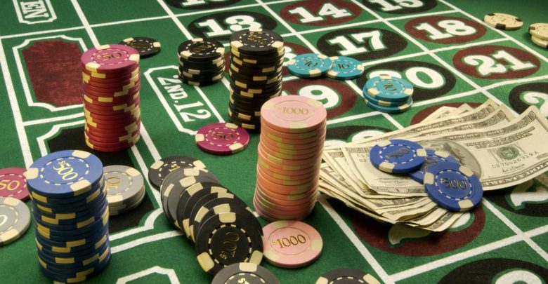 Photo of video | Aveau nevoie de recomandare și cel puțin 1000 de lei pentru a-și încerca norocul. Oamenii legii au descins într-o sală clandestină de joc