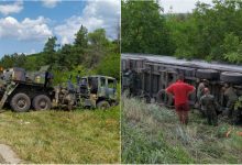 Photo of foto | Militarii Armatei Naționale au scos în teren două mașini din dotare pentru a ajuta șoferul unui camion care s-a răsturnat