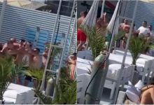 Photo of video | Mai mulți turiști moldoveni s-au luat la bătaie cu angajații unui local de la Mamaia. Cearta ar fi fost provocată de un cântec rusesc