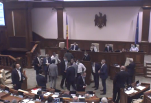 Photo of live | Crește presiunea în Parlament. Deputații din opoziție cer accesul presei în sala de ședință