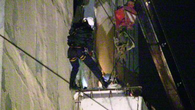 Photo of Balustrada unui balcon din capitală risca să cadă în gol noaptea trecută. Salvatorii au intervenit