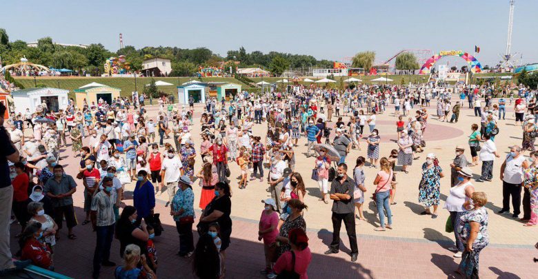 Photo of foto, video | „Jos mâinile de pe OrheiLand”. Mii de oameni protestează în aceste clipe împotriva închiderii parcului de distracții