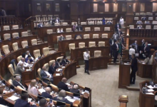 Photo of live | A început ședința Parlamentului. Polițiștii sunt în jurul Legislativului, opoziția scandează: Rușine