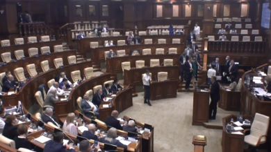 Photo of live | A început ședința Parlamentului. Polițiștii sunt în jurul Legislativului, opoziția scandează: Rușine