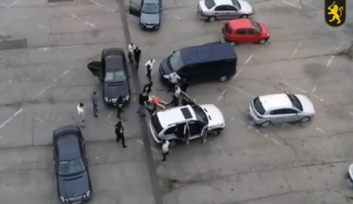 Photo of video | Captură record de ecstasy, în valoare de patru milioane de lei, urma să fie pusă în vânzare. Bănuiții, reținuți în forță