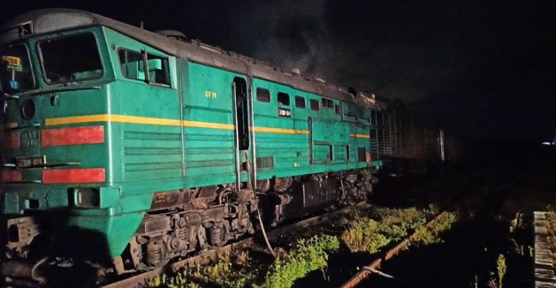 Photo of foto | Incendiu pe o linie de cale ferată din Ialoveni. Locomotiva unui tren, cuprinsă de flăcări