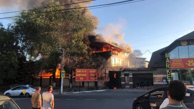 Photo of update | Incendiul de aseară la Bubuieci: Șase echipaje de pompieri au luptat cu flăcările. Două butelii de gaz – evacuate