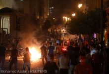 Photo of video | Magazine vandalizate, gaze lacrimogene și oameni răniți. După explozie, locuitori din Beirut au ieșit să protesteze