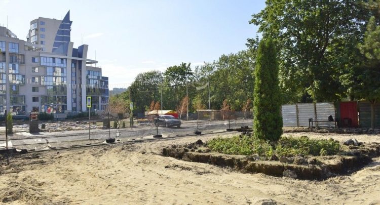 Photo of foto | Încă o zonă verde din capitală va fi renovată. Au început lucrările în parcul de pe str. Miron Costin