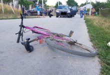 Photo of foto | O adolescentă care se plimba cu bicicleta a ajuns la spital după ce a fost tamponată. Care este starea minorei?