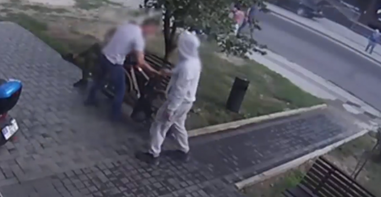 Photo of video | Caz alarmant la Botanica! Un bărbat, atacat și bătut în mijlocul străzii. Motivul – o bicicletă