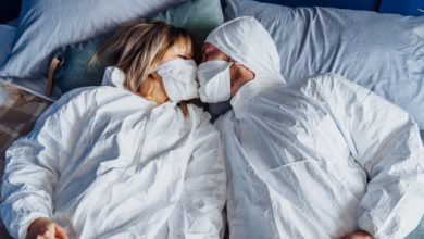 Photo of Canadienii, îndemnați să nu renunțe la mască în timpul sexului. „Cea mai puțin riscantă activitate implică doar propria persoană”
