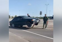 Photo of video | Ca în filme? Modul bizar în care un șofer și-a parcat mașina lângă un centru comercial din Bălţi
