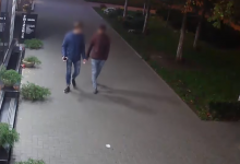 Photo of video | Nu a vrut să cumpere un parfum, dar a rămas fără bani. Un bărbat din capitală, amenințat cu un cuțit și jefuit