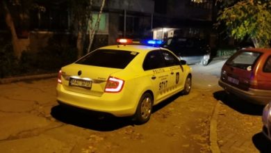 Photo of video | Reținere cu gaze lacrimogene pe o stradă din capitală. Mai multe echipaje, mobilizate pentru a escorta indivizii