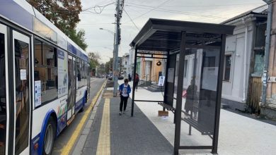 Photo of foto | Centrul capitalei își schimbă înfățișarea! Noi stații de așteptare, instalate pe două străzi