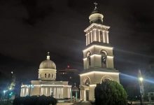 Photo of foto | Cadou pentru Chișinău! Peste 200 de corpuri de iluminat nocturn decorativ au fost instalate în jurul Catedralei și Clopotniței