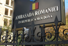 Photo of Ambasada României la Chișinău: Începând de miercuri vor fi reluate ceremoniile de depunere a jurământului