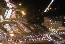 Photo of video | Fug de teama carantinei. La ieșirea din Paris s-au format cozi uriașe de mașini, iar gările sunt sufocate