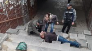Photo of foto | Un bărbat a zăcut sângerând minute în șir pe scările unei subterane din Chișinău