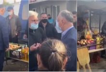Photo of video | Dodon, surprins cumpărând mere la o piață din Edineț. Cum au reacționat moldovenii când l-au văzut?