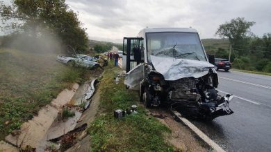 Photo of foto | Ploaia și viteza au făcut victime! O persoană a decedat, iar patru au fost rănite după ce un BMW s-a tamponat cu un microbuz la Ialoveni