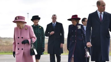 Photo of Regina Elizabeth II, criticată pentru că nu a purtat masca la un eveniment public. Reacția Palatului Buckingham