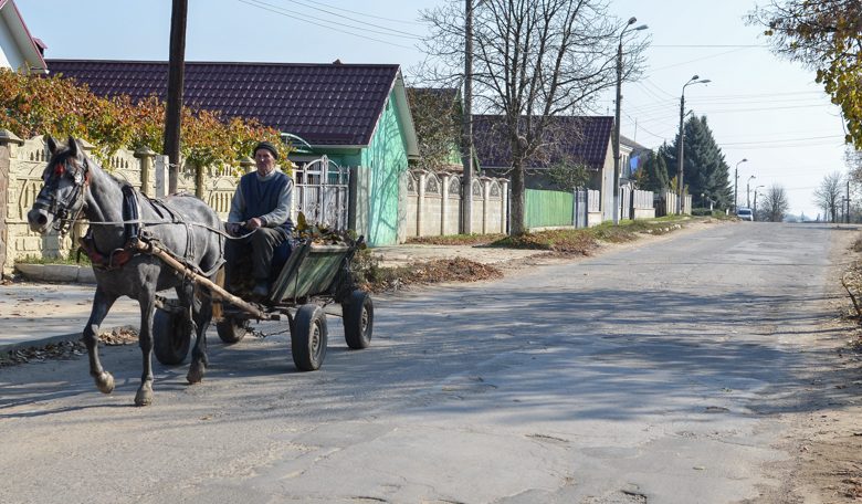 Photo of sondaj | Prețuri mai mici, salarii mai mari și locuri de muncă. De ce au nevoie moldovenii pentru o viață mai bună?