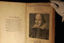 Photo of foto | O copie a unei colecții de piese scrise de William Shakespeare, vândută cu aproape 10 milioane de dolari