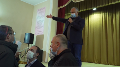 Photo of video | Usatîi a dat buzna la o întâlnire electorală a lui Dodon. După altercații, candidatul PN a fost scos cu forța din sală