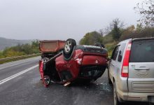 Photo of O mașină s-a răsturnat, iar alta a fost tamponată violent pe traseul Chișinău-Hîncești. Două persoane, transportate la spital