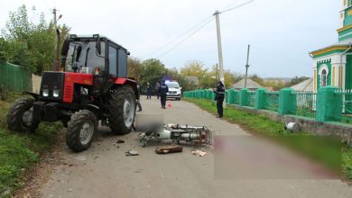 Photo of foto | Accident fatal în raionul Florești. Un bărbat și-a pierdut viața după ce s-a izbit cu motocicleta de un tractor