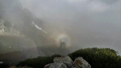 Photo of foto | Umbra unui om cu nimb a fost văzută pe stâncile din Bucegi. Fenomenul, explicat de oamenii de știință