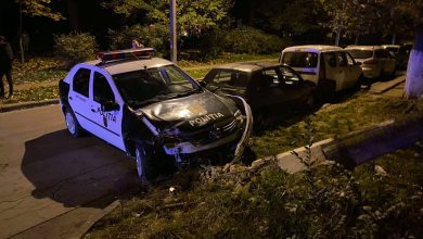 Photo of O mașină a Poliției s-a izbit de un pilon la Botanica. Oamenii legii urmăreau o motocicleta care ar fi circulat neregulamentar