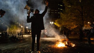 Photo of foto, video | Susținători din Arizona ai lui Donald Trump, furioși și înarmați în stradă. Cer renumărarea voturilor