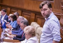 Photo of Semnătura de mână a lui Ilan Șor pe un document recent – măr al discordiei în Parlament. Alaiba: E fals în acte