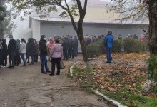 Photo of video | Rânduri imense și la secțiile de votare pentru cetățenii din Transnistria. Votanții nu ar respecta regulile de prevenire a virusului COVID-19