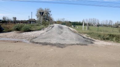 Photo of video | Un primar ar fi asfaltat drumul spre casa sa din bani publici, contrar deciziei Consiliului local: „Am mașină și plătesc impozite”