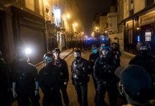 Photo of video | Scandal uriaş în Franţa după violenţele poliţiei locale de la un protest al migranţilor din centrul Parisului