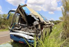 Photo of video | „Erau cadavre peste tot”. Peste 40 de persoane au murit după ce autocarul în care se aflau s-a izbit violent de un camion