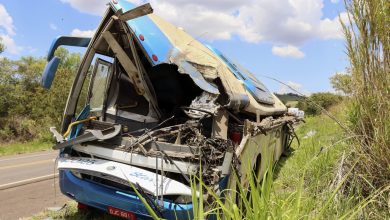 Photo of video | „Erau cadavre peste tot”. Peste 40 de persoane au murit după ce autocarul în care se aflau s-a izbit violent de un camion