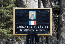 Photo of După restricționarea lucrului cu publicul, Secția consulară a Ambasadei României la Chișinău își reia parțial activitatea