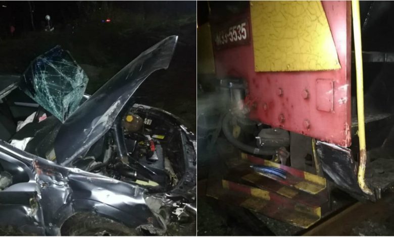 Photo of foto | Accident pe calea ferată la Anenii Noi! O femeie a ajuns la spital după ce mașina în care se afla a fost lovită de locomotivă