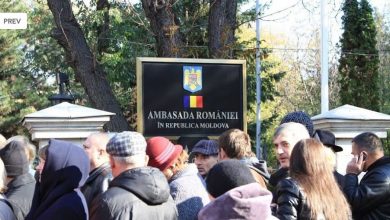 Photo of Ambasada României la Chișinău roagă moldovenii să nu se mai prezinte la Consulat. Care este motivul