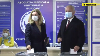 Photo of video | Igor și Galina Dodon au ajuns la secția de votare. „Dacă azi plouă, va fi o zi bună pentru Republica Moldova”