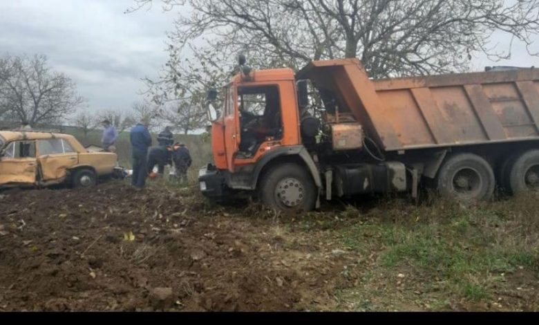 Photo of foto | Un camion al S.A „Drumuri Orhei”, implicat într-un accident la Rezina. Un bărbat, în stare gravă la spital